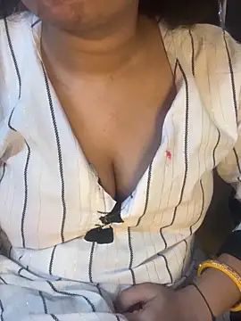 Snapshot of Spicy_sari_girl chatting on 03-07-26, 05:48 Spicy sari girl online show from 03-07-26, 05:48