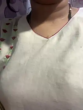 Snapshot of Spicy_sari_girl chatting on 05-17-26, 01:58 Spicy sari girl online show from 05-17-26, 01:58