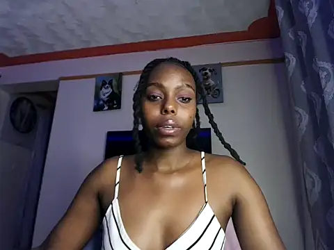 Snapshot of naughty_ebony-queen chatting on 11-25-25, 04:07 naughty ebony-queen online show from 11-25-25, 04:07
