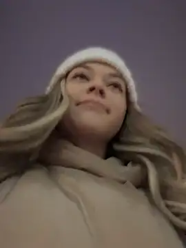 Snapshot of Times__Square chatting on 12-20-24, 05:04 Times Square online show from 12-20-24, 05:04