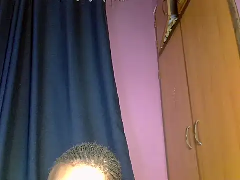 Queen petite  online show from 04-03-26, 06:28