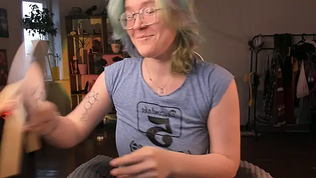 Snapshot of alisahug chatting on 09-30-25, 12:21 alisahug online show from 09-30-25, 12:21