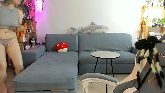 alisahug online show from 10-15-25, 10:15