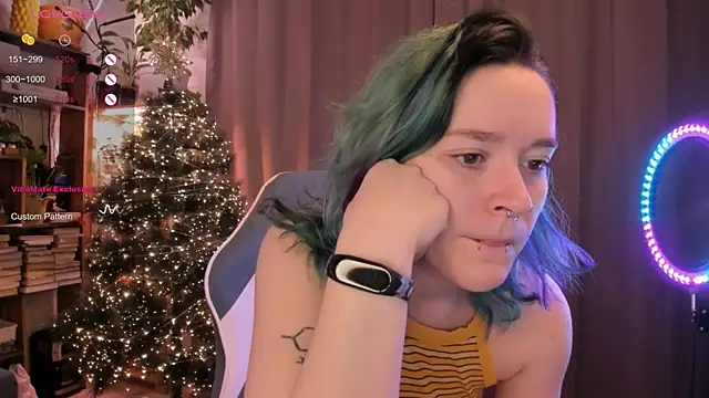 Snapshot of alisahug chatting on 01-13-26, 01:22 alisahug online show from 01-13-26, 01:22