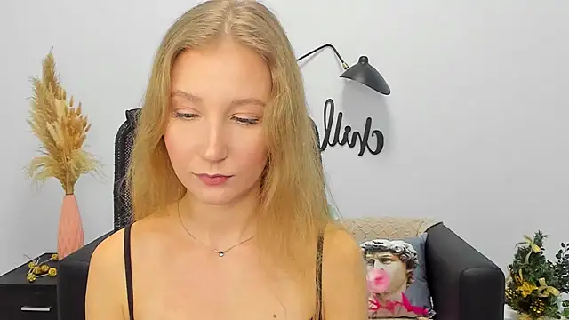 Snapshot of LolaWilsons chatting on 01-03-25, 07:27 LolaWilsons online show from 01-03-25, 07:27