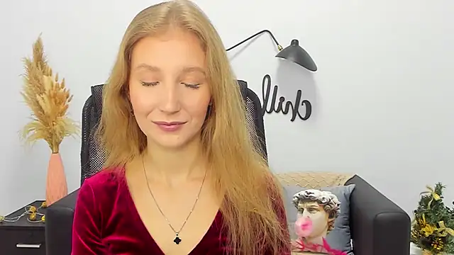 Snapshot of LolaWilsons chatting on 01-06-25, 10:13 LolaWilsons online show from 01-06-25, 10:13