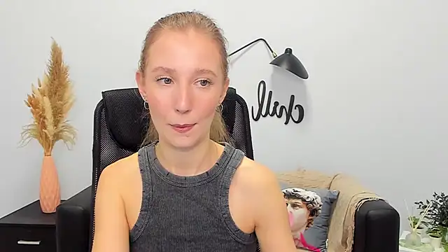 Snapshot of LolaWilsons chatting on 01-30-25, 12:37 LolaWilsons online show from 01-30-25, 12:37