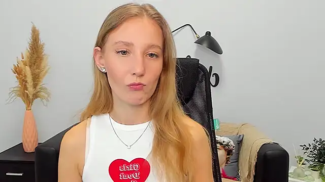 Snapshot of LolaWilsons chatting on 02-03-25, 12:36 LolaWilsons online show from 02-03-25, 12:36