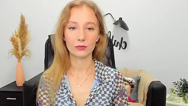 Snapshot of LolaWilsons chatting on 02-05-25, 06:24 LolaWilsons online show from 02-05-25, 06:24