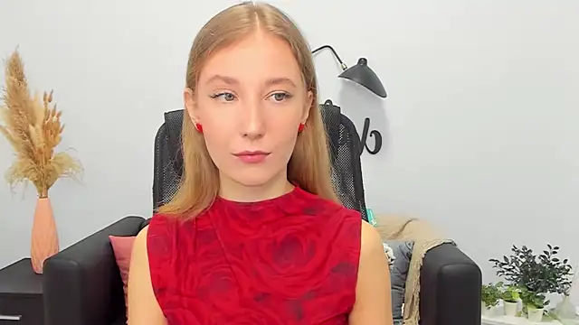 Snapshot of LolaWilsons chatting on 02-24-25, 06:16 LolaWilsons online show from 02-24-25, 06:16