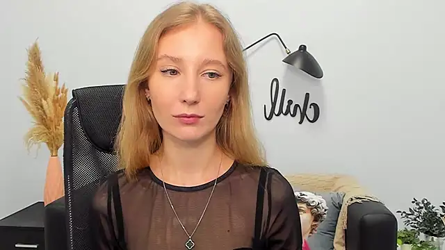 Snapshot of LolaWilsons chatting on 03-22-25, 11:21 LolaWilsons online show from 03-22-25, 11:21