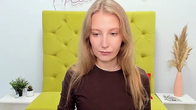 Snapshot of LolaWilsons chatting on 06-05-26, 06:20 LolaWilsons online show from 06-05-26, 06:20