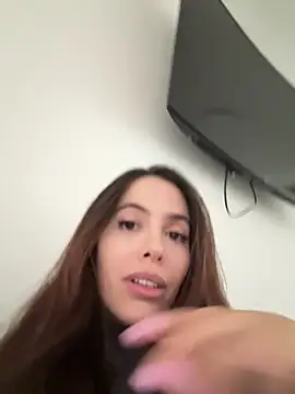 Snapshot of Amber_Rush_ chatting on 10-15-25, 08:09 Amber Rush online show from 10-15-25, 08:09