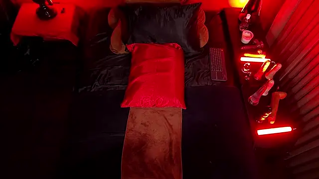 Snapshot of JenniferCD chatting on 02-25-25, 09:57 JenniferCD online show from 02-25-25, 09:57