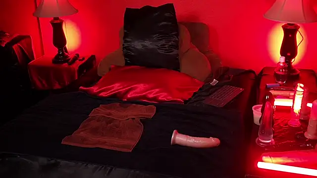 Snapshot of JenniferCD chatting on 11-18-25, 06:12 JenniferCD online show from 11-18-25, 06:12