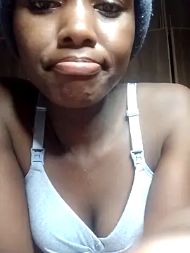 Snapshot of bebsexy chatting on 10-24-25, 04:47 bebsexy online show from 10-24-25, 04:47