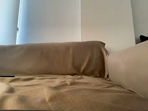 Snapshot of khaaleesiii chatting on 10-29-25, 08:27 khaaleesiii online show from 10-29-25, 08:27