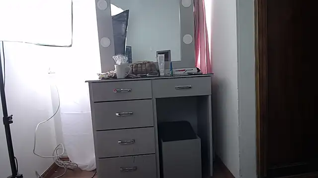 Snapshot of LiaTaylorr chatting on 09-18-25, 12:18 LiaTaylorr online show from 09-18-25, 12:18