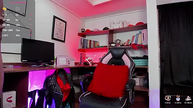 Snapshot of LiaTaylorr chatting on 02-12-26, 12:11 LiaTaylorr online show from 02-12-26, 12:11