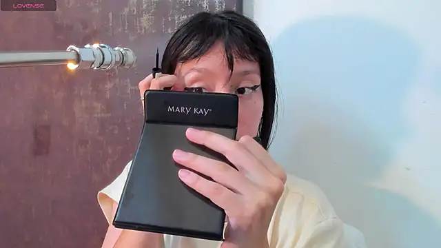 Snapshot of lizzy_davis_1 chatting on 09-27-25, 04:28 lizzy davis 1 online show from 09-27-25, 04:28