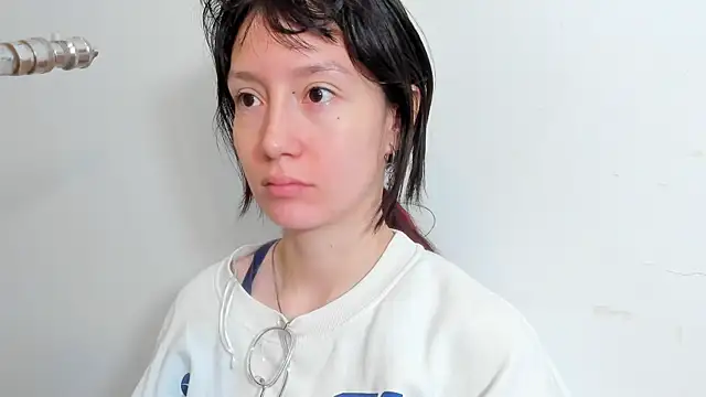 Snapshot of lizzy_davis_1 chatting on 10-12-25, 04:22 lizzy davis 1 online show from 10-12-25, 04:22