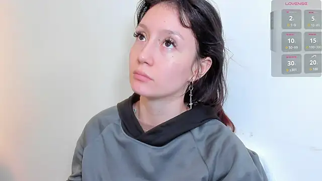 Snapshot of lizzy_davis_1 chatting on 10-26-25, 04:18 lizzy davis 1 online show from 10-26-25, 04:18