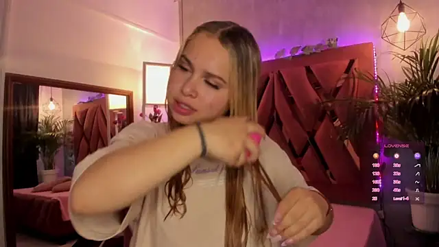 Snapshot of Haelycute chatting on 01-26-25, 11:50 Haelycute online show from 01-26-25, 11:50