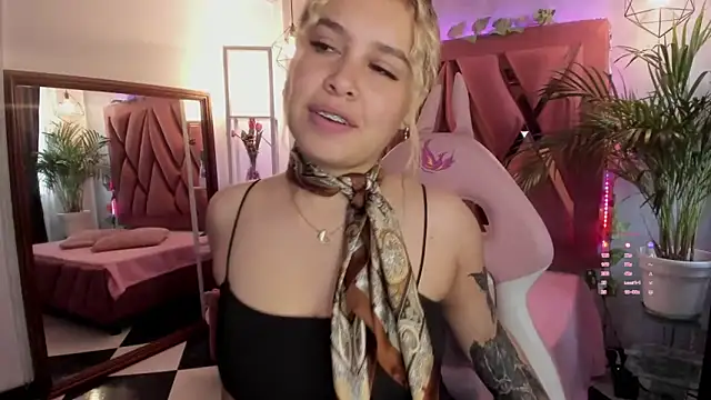 Snapshot of Haelycute chatting on 02-09-25, 12:19 Haelycute online show from 02-09-25, 12:19