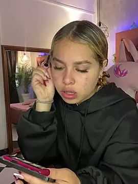 Snapshot of Haelycute chatting on 02-12-25, 11:40 Haelycute online show from 02-12-25, 11:40