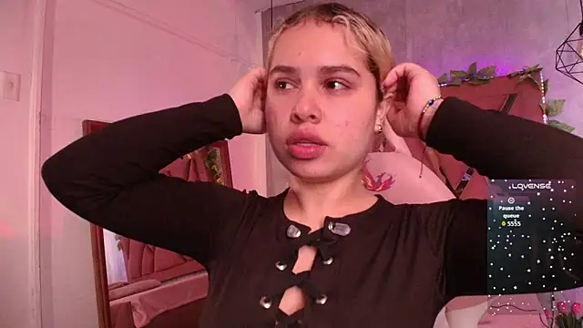 Snapshot of Haelycute chatting on 09-09-25, 11:32 Haelycute online show from 09-09-25, 11:32