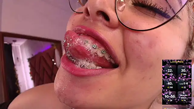 Snapshot of Haelycute chatting on 10-08-25, 02:58 Haelycute online show from 10-08-25, 02:58