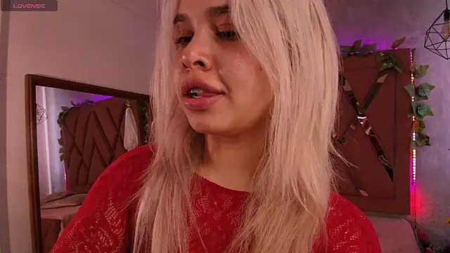 Snapshot of Haelycute chatting on 10-21-25, 11:44 Haelycute online show from 10-21-25, 11:44