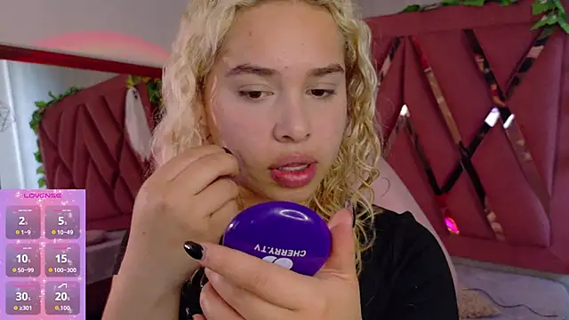 Snapshot of Haelycute chatting on 11-10-25, 11:53 Haelycute online show from 11-10-25, 11:53