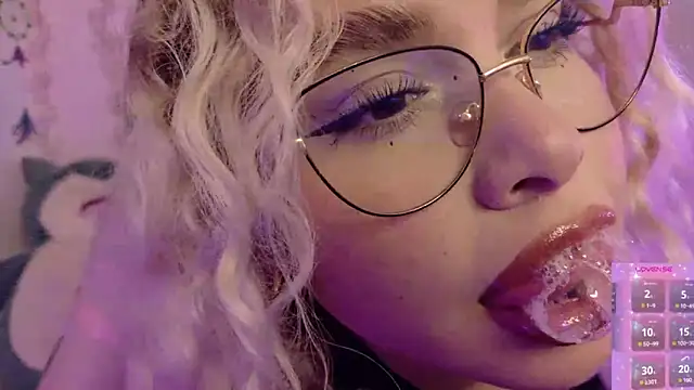 Haelycute online show from 04-01-26, 12:22