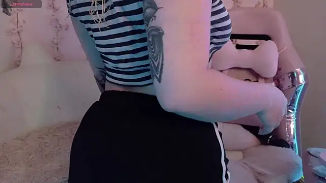 Haelycute online show from 04-11-26, 12:37