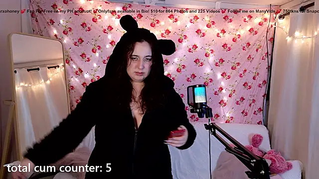 Snapshot of amberxoxhoney chatting on 02-28-25, 05:37 amberxoxhoney online show from 02-28-25, 05:37