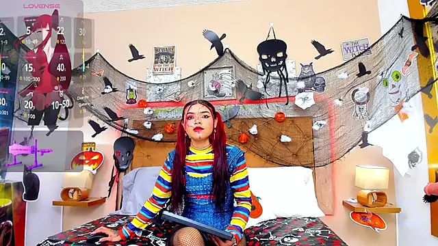 Snapshot of CristalLoren chatting on 10-31-25, 05:58 CristalLoren online show from 10-31-25, 05:58