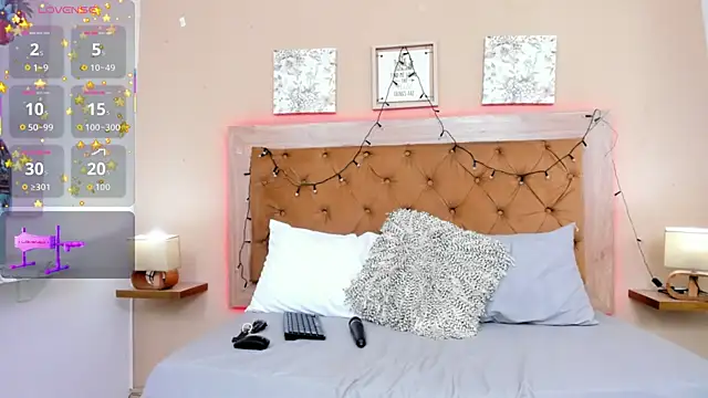 Snapshot of CristalLoren chatting on 12-18-25, 06:58 CristalLoren online show from 12-18-25, 06:58