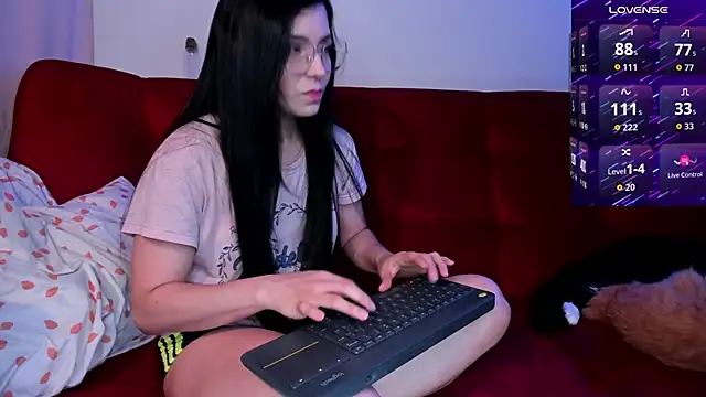 Snapshot of ohpetitemuse chatting on 01-15-26, 07:39 ohpetitemuse online show from 01-15-26, 07:39