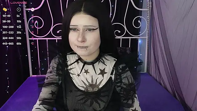 Snapshot of SpectraSirens chatting on 11-30-25, 10:58 SpectraSirens online show from 11-30-25, 10:58