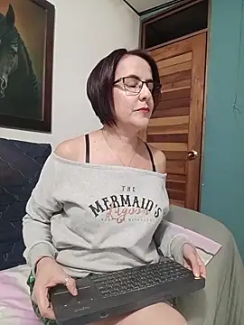 Snapshot of IsisBlake chatting on 04-28-26, 05:01 IsisBlake online show from 04-28-26, 05:01