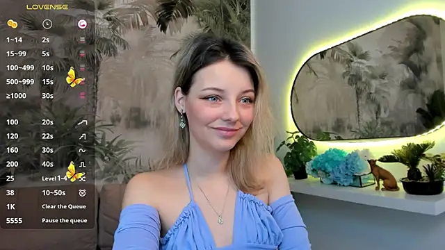 pretty little thing online show from 01-13-25, 11:49