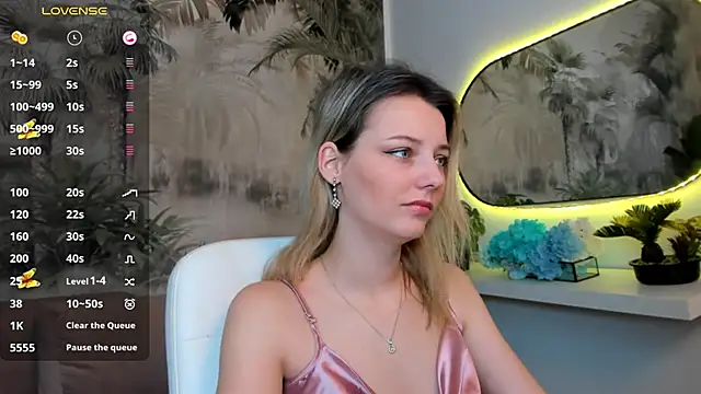 pretty little thing online show from 01-15-25, 04:21