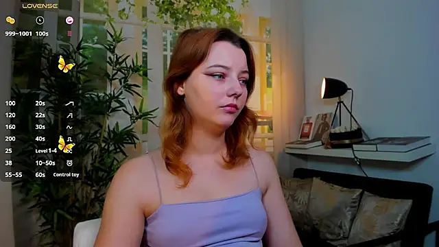 pretty little thing online show from 11-28-25, 03:47