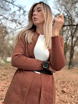 Snapshot of Crazy-Rosa chatting on 10-28-25, 08:29 Crazy-Rosa online show from 10-28-25, 08:29