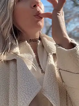 Crazy-Rosa online show from 03-19-26, 05:33