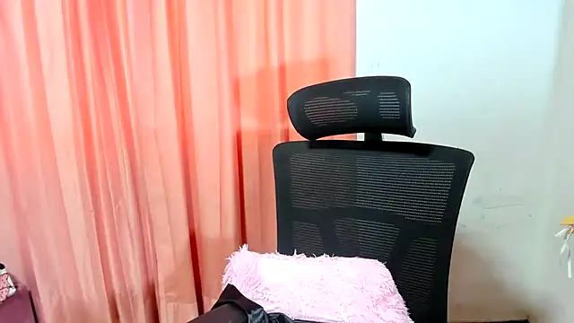 Snapshot of FalakRese chatting on 10-14-25, 05:58 FalakRese online show from 10-14-25, 05:58