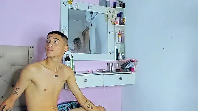 Sophie and andress online show from 01-08-25, 04:34