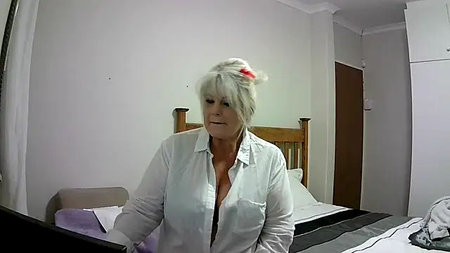 Miahotmilf online show from 12-24-24, 07:44