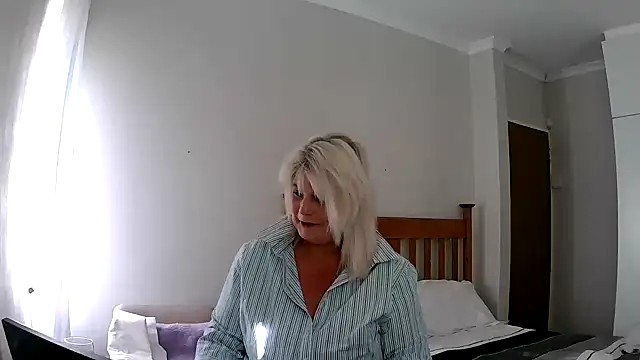 Miahotmilf online show from 12-28-24, 03:26